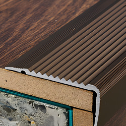 Schodová hrana samolepiaca 45x23 mm, dĺžka 270 cm