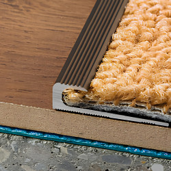 Ukončovací profil vŕtaný 30x8, hrúbka 5 mm, dĺžka 250 cm